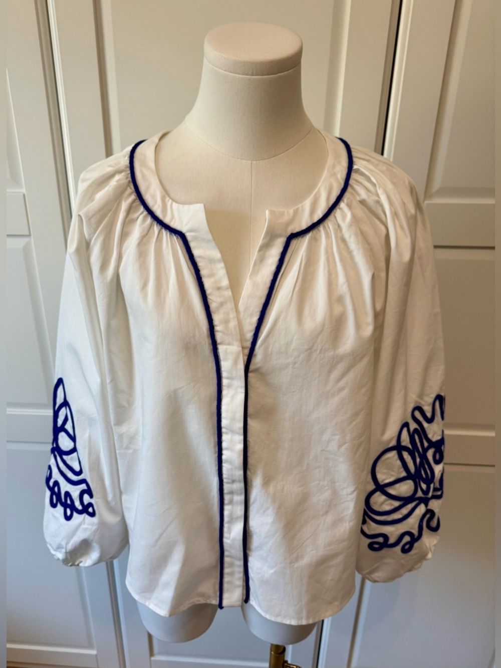 Tuckernuck Hyacinth House White Royal Blue Soutache Stella Blouse Embroidered M - Picture 5 of 11